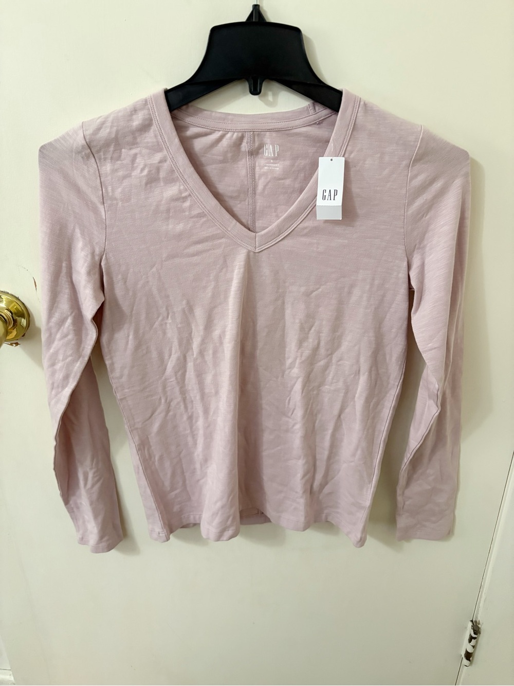 NWT! GAP Women's pink ForeverSoft Long Sleeve V-Neck T-Shirt - Small - Picture 2 of 8